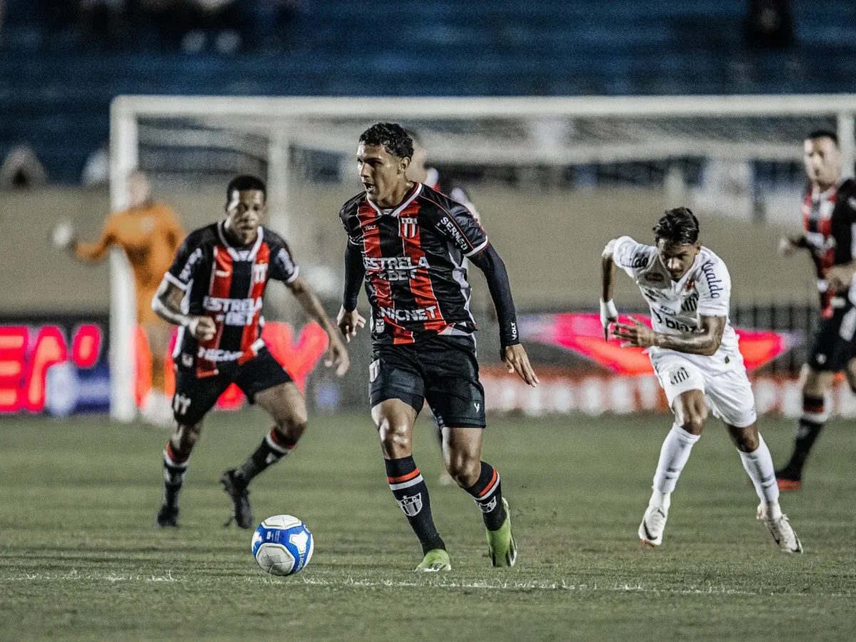 Volante do Botafogo-SP marca primeiro gol como profissional aos 19 anos: orgulho e emoção.