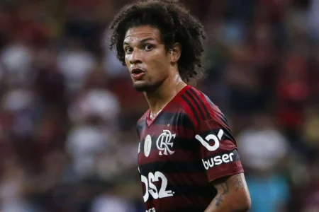 Willian Arão afirma que testemunhou jogador se escondendo em partida pelo Flamengo: "Ele não passa a bola para mim"