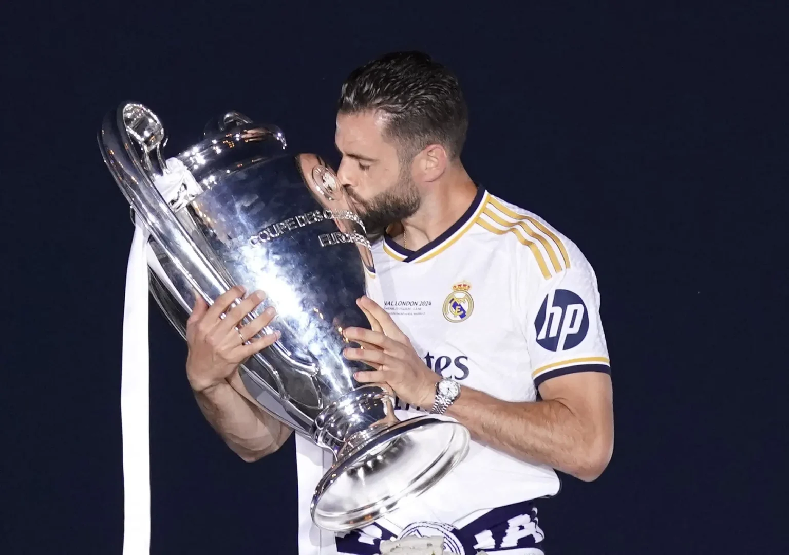 Zagueiro Nacho, do Real Madrid, está perto de se juntar ao Al-Ittihad, de Benzema