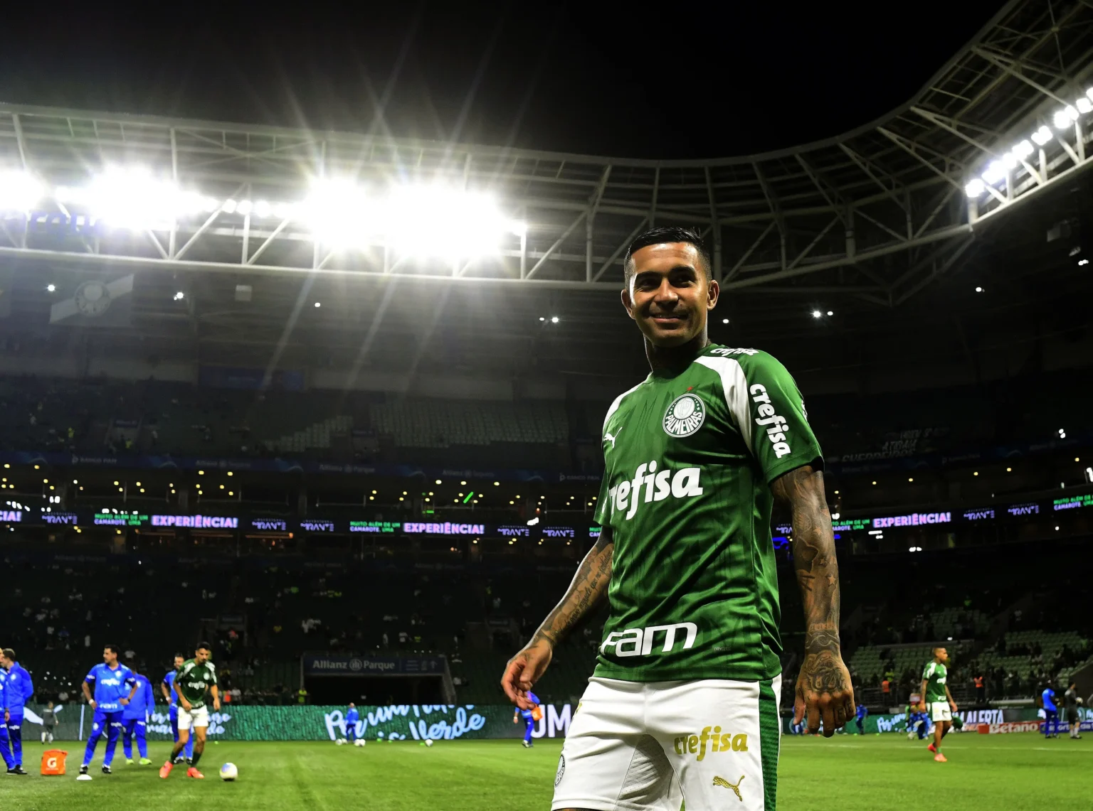 "A redenção de Dudu: o retorno do jogador ao Palmeiras após a polêmica transferência frustrada"