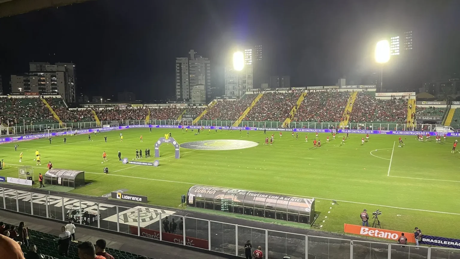 "Análise do Desempenho do Corinthians: Goleiro Donelli se Destaca Mesmo com Derrota Contra o Internacional"