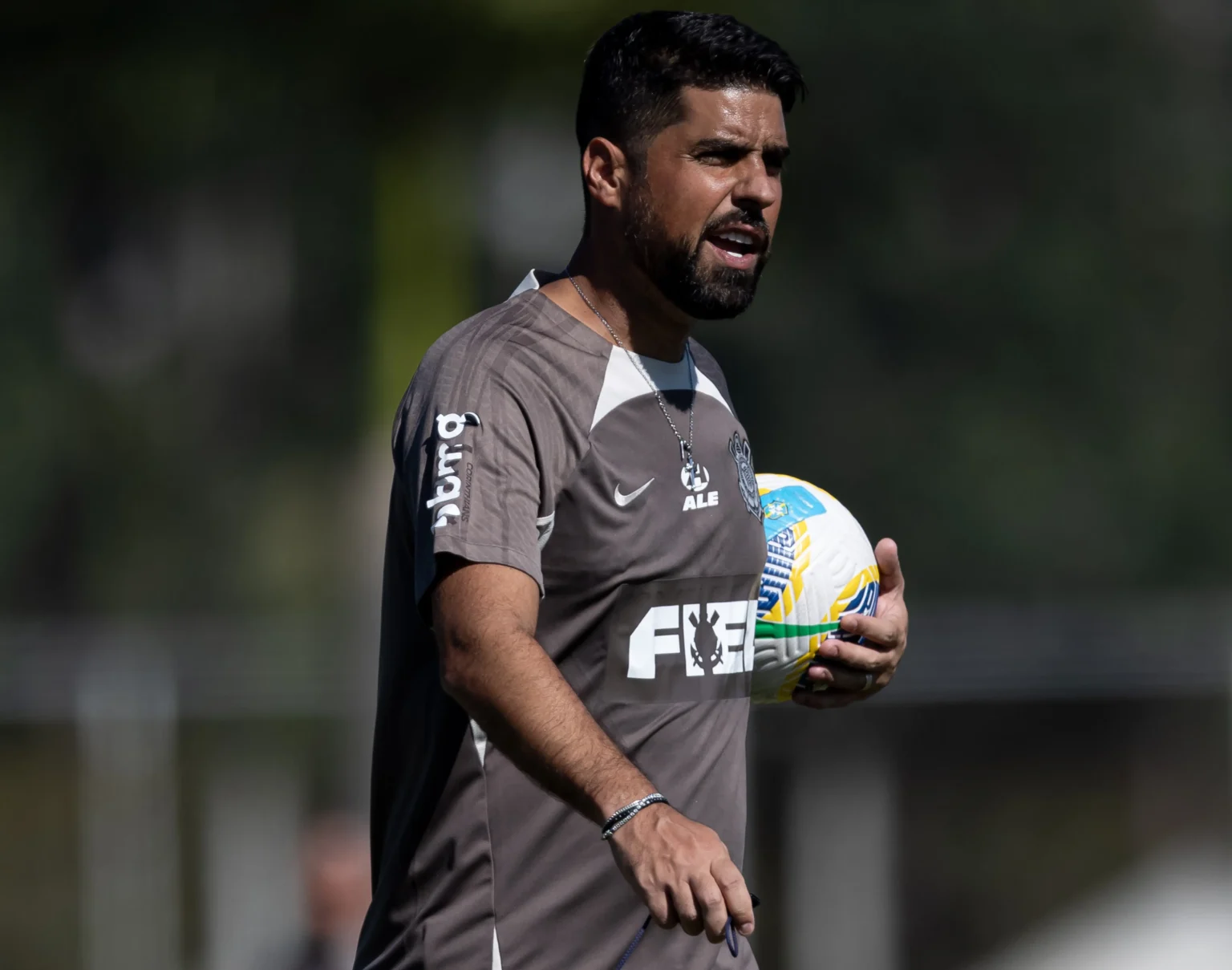 António analisa possíveis mudanças na escalação do Corinthians para o clássico contra o São Paulo