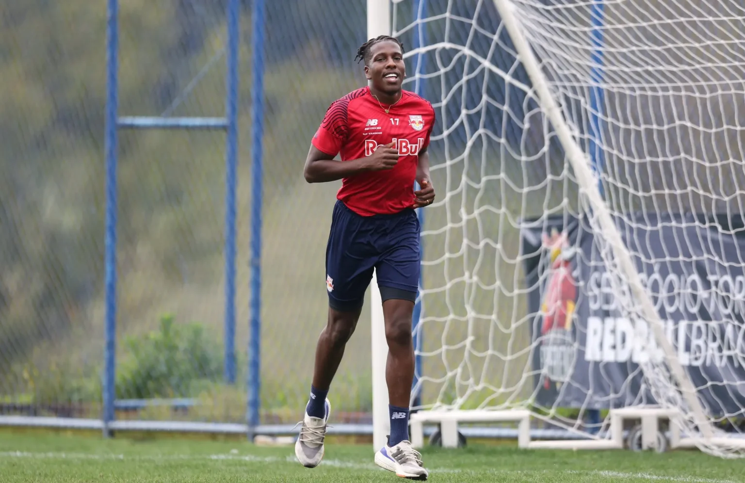 "Atlético-GO Negocia Empréstimo do Atacante Venezuelano Jan Hurtado, Jogador da LDU"