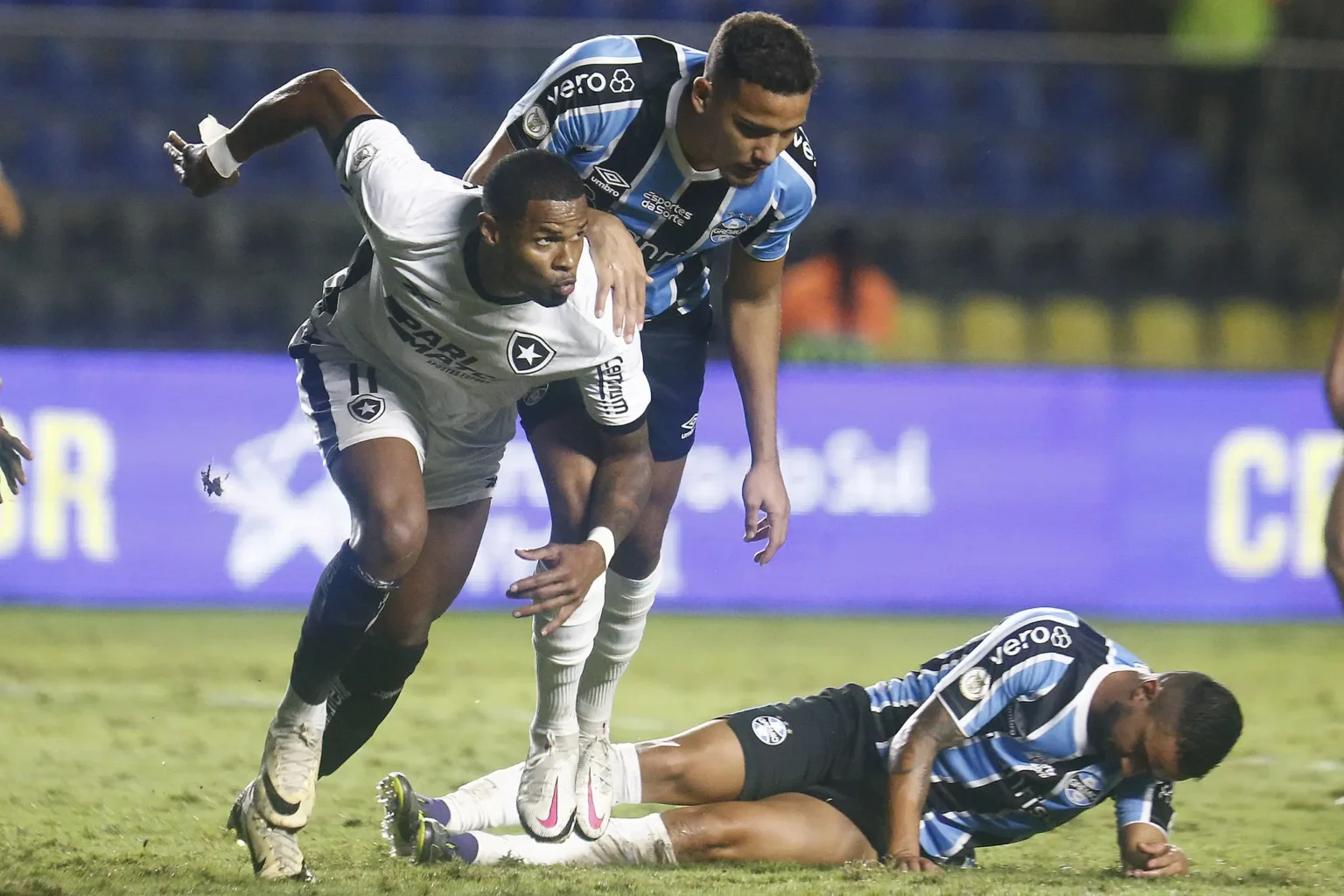 Avaliação do desempenho dos jogadores do Botafogo: Júnior Santos se destaca no ataque e na defesa; dê as suas notas