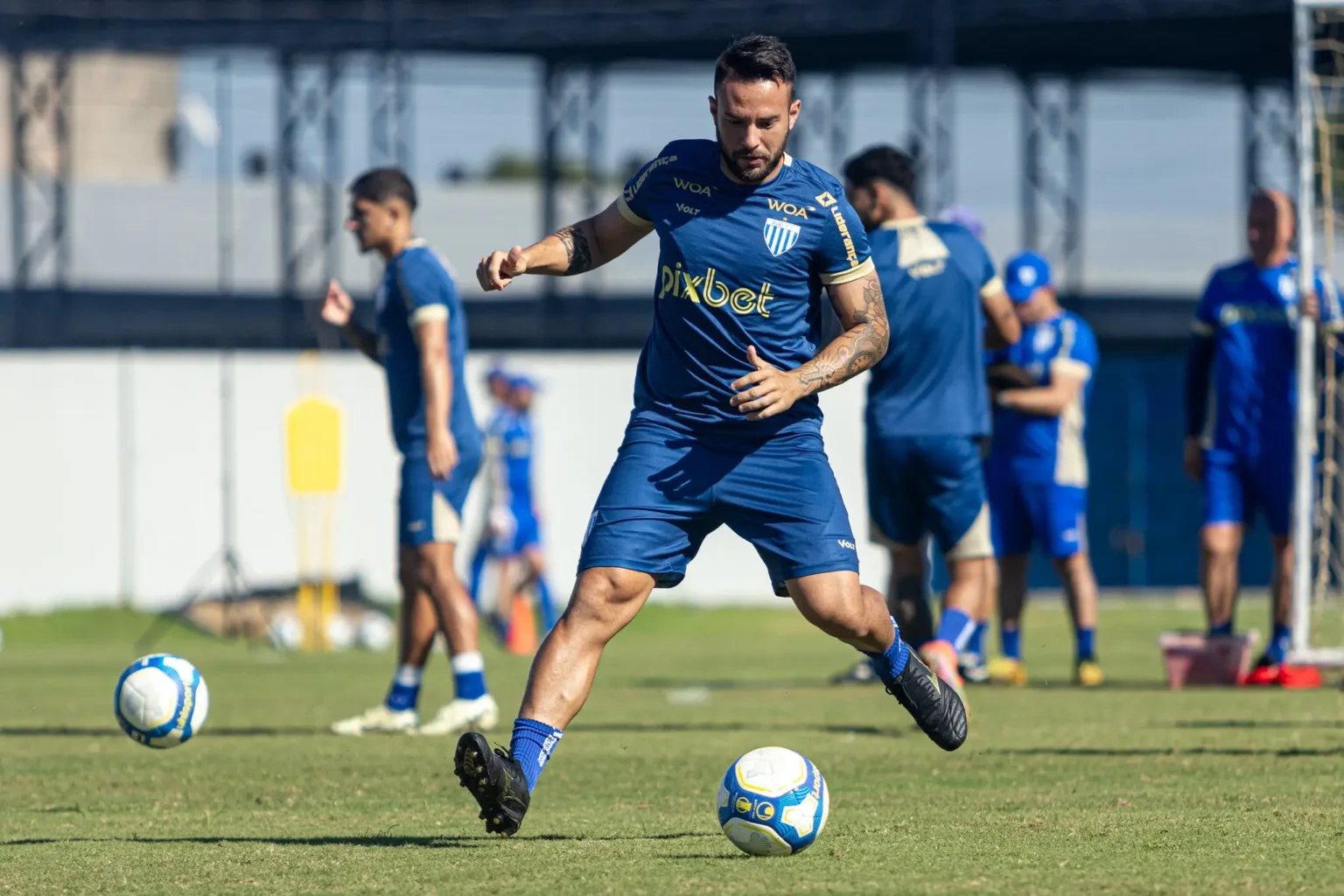 Avaliar Escalação do Avaí com Três Retornos e Dois Jogadores Suspensos na Partida Contra o América-MG