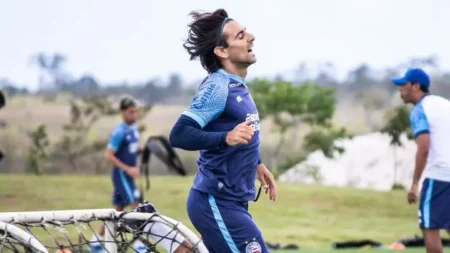 Bahia se prepara para enfrentar o Criciúma; Rafael Ratão treina e Acevedo passa por artroscopia no joelho