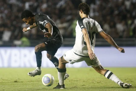 Título otimizado para SEO em Português-BR: "Botafogo Sofre Lesão Grave de Hugo Moura: Entenda o Incidente"