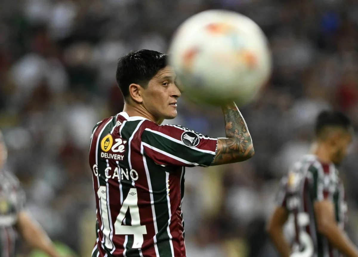 Cano do Fluminense sofre lesão muscular e fará exames antes de possível confronto contra o Botafogo
