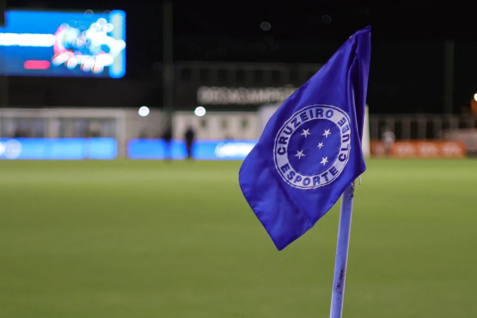 "Clássico Cruzeiro x Bragantino: Jogo Marcado para o Estádio Independência, Possível Mudança Para o Mineirão"