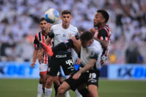 "Corinthians anuncia a saída de Gabriel Moscardo para o PSG após término de contrato de empréstimo"