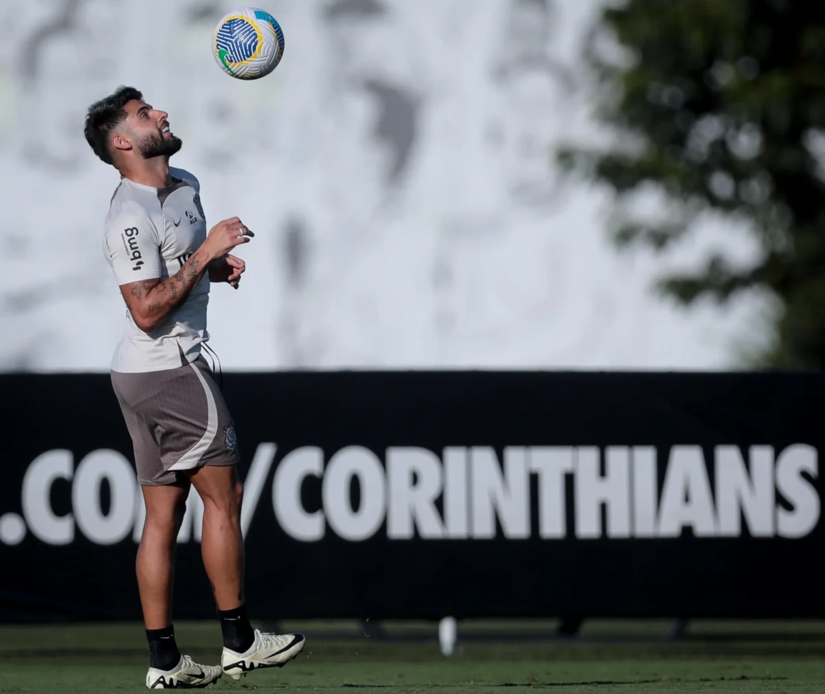 "Corinthians retorna aos treinos e recebe a contratação de Yuri Alberto para enfrentar o Cuiabá"