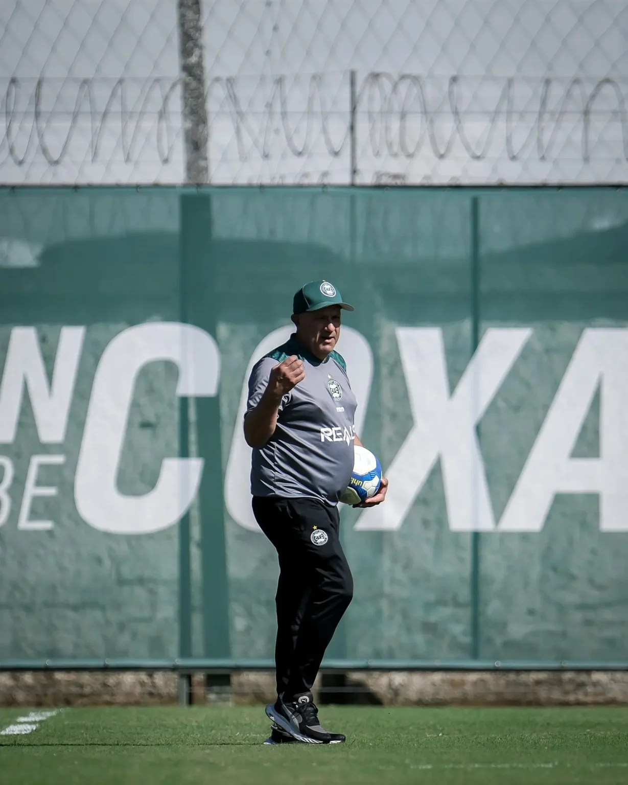 "Coritiba anuncia a saída do auxiliar técnico James Freitas; profissional se junta ao Grêmio"