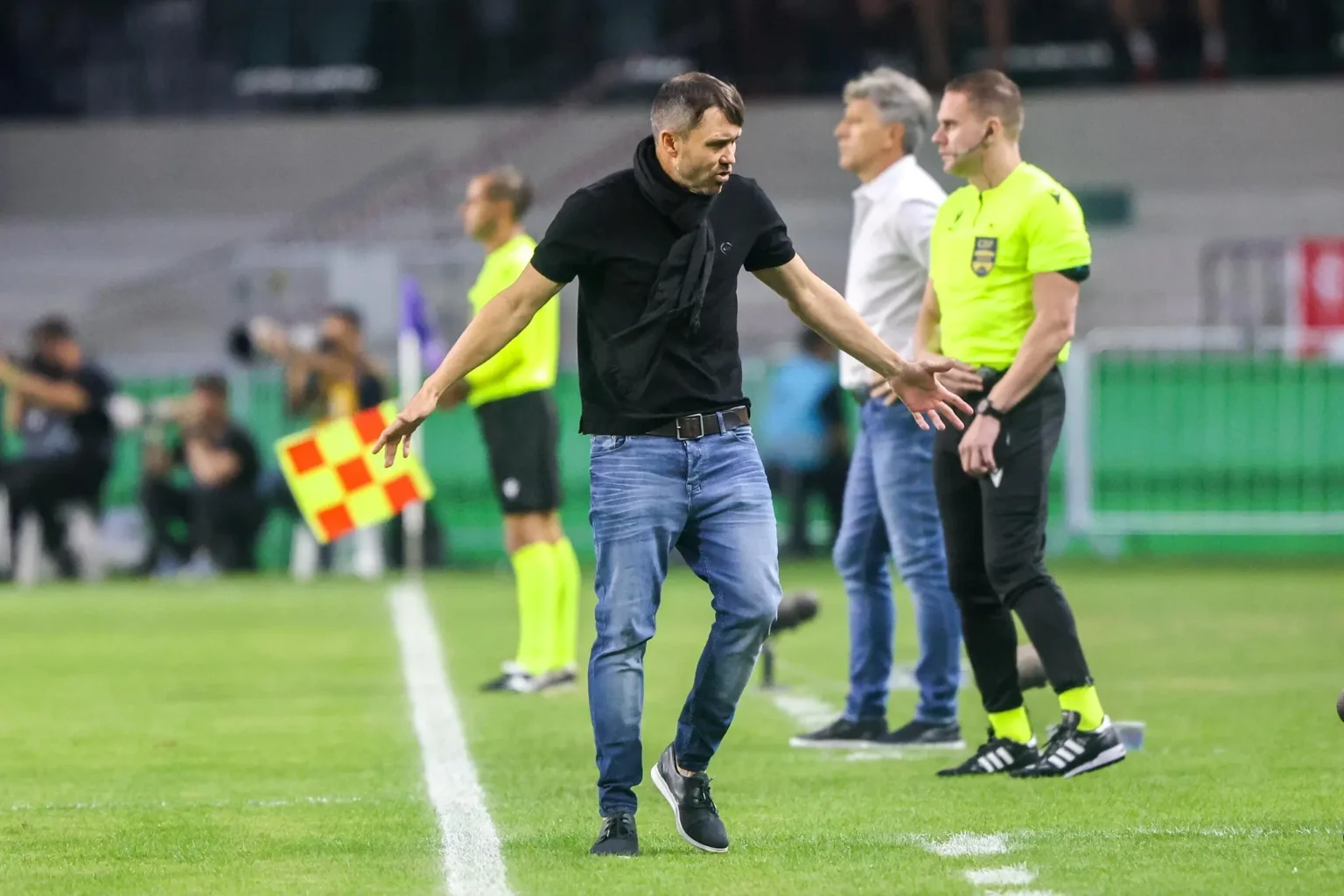 "Coudet Elogia Empenho da Equipe e Comemora Vitória no Gre-Nal: "Que a Torcida Aproveite""