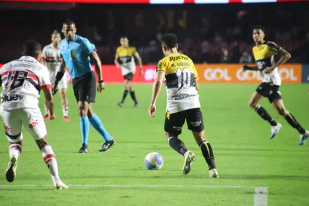 Criciúma enfrenta desafios com baixas no elenco antes do jogo contra o Internacional