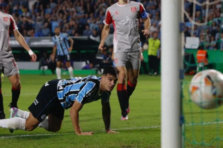 Cristaldo se destaca como artilheiro no Grêmio e vira principal arma de Renato contra o Flamengo