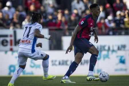 Cruzeiro enxerga obstáculos na negociação por Yerry Mina e procura opções no mercado