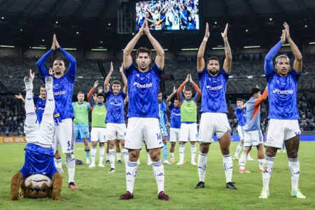 "Cruzeiro Mantém Elenco Principal Antes da Janela de Transferências: Análise dos Números-Chave"