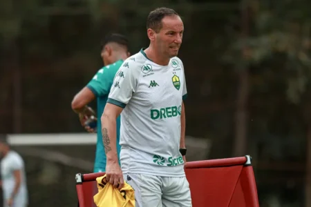 "Cuiabá enfrenta o Bragantino com três jogadores titulares ausentes por suspensão"