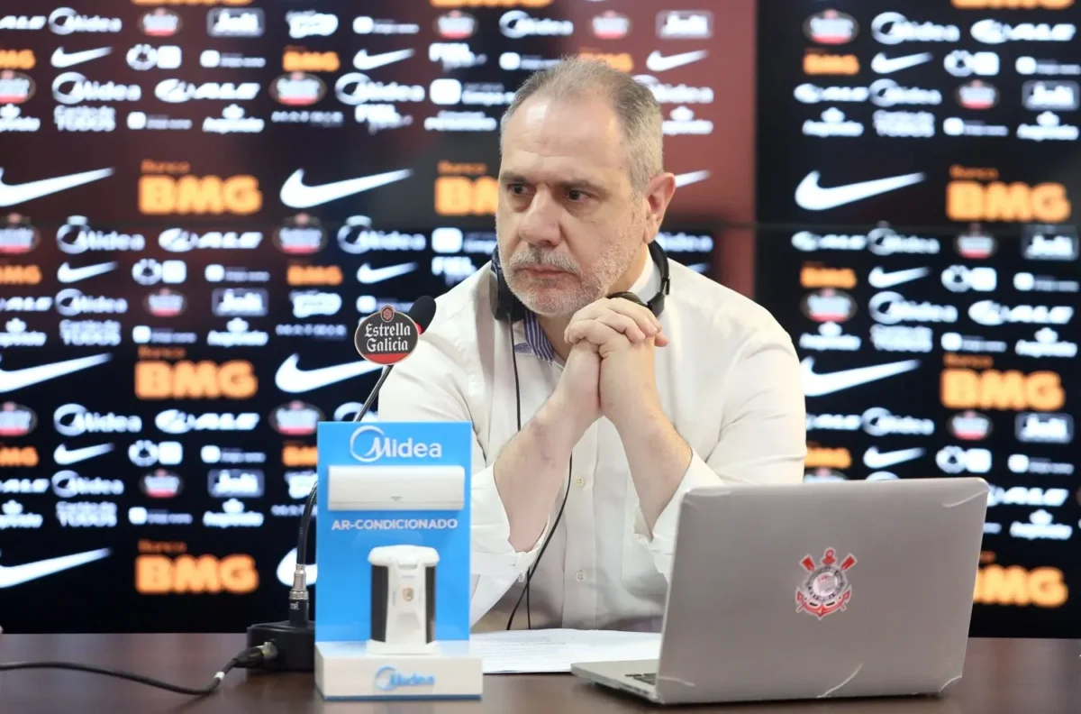 "Diretor financeiro do Corinthians deixa o clube; anúncio de nova diretoria em breve"