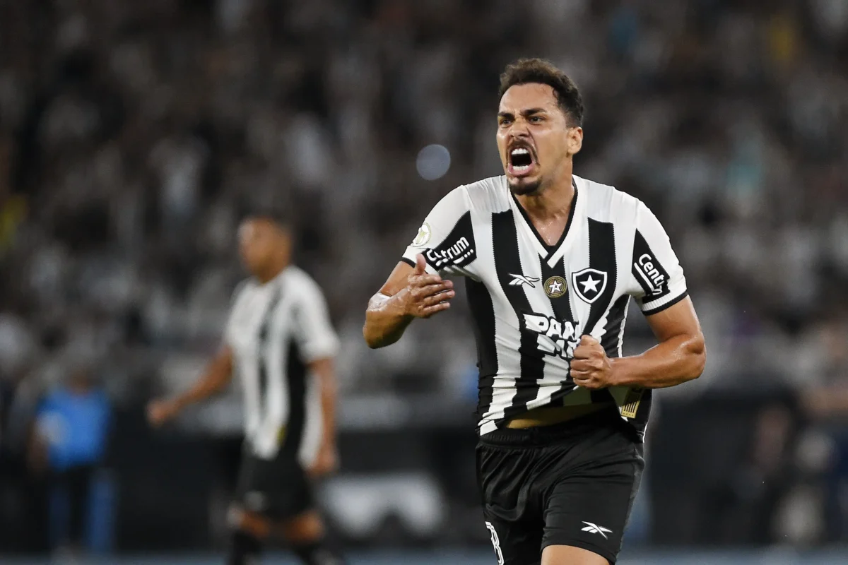 Eduardo se destaca como vice-artilheiro do Botafogo em 2024 após superar lesões e reassumir protagonismo