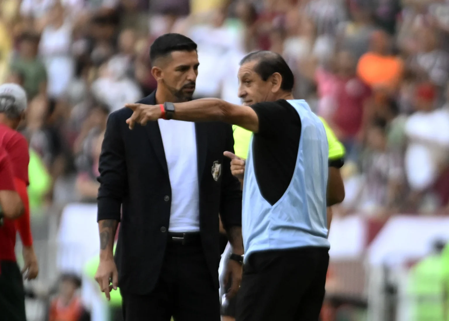 "Emiliano Revela Bastidores do Vestiário no Confronto entre Vasco e Criciúma, Expressando Mágoa com Lúcio Barbosa"