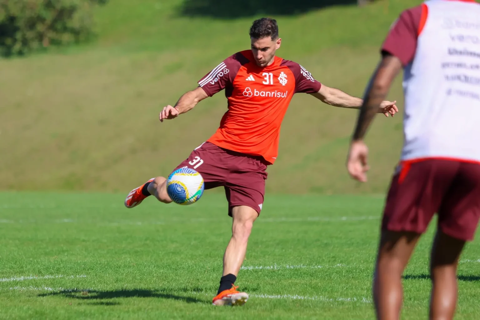 Escalação do Inter: Alario treina e se torna opção para duelo contra o Vitória