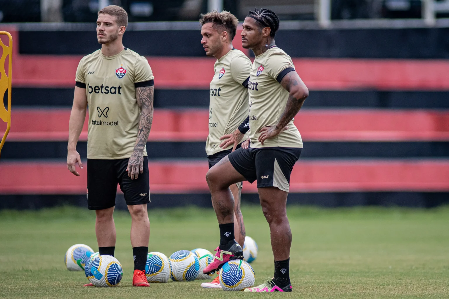 "Escalação do Vitória para enfrentar o Fluminense: saiba sobre desfalques e time provável após último treino"