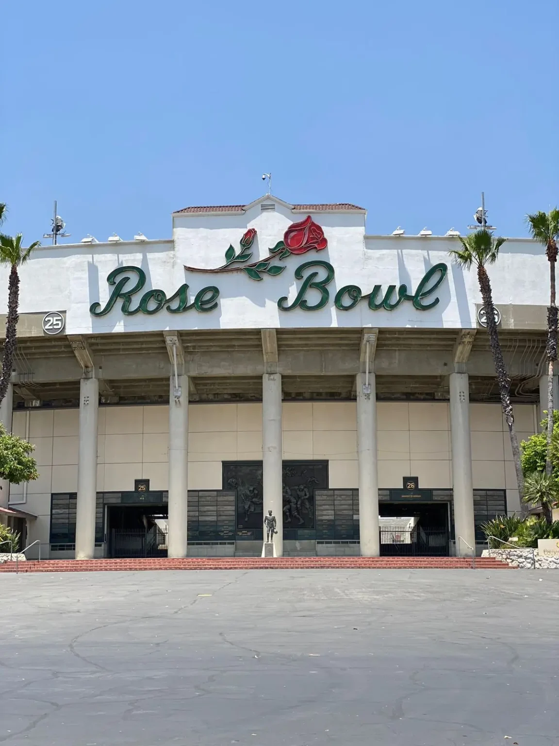 "Estádio Rose Bowl: Ícone do Futebol Brasileiro Além do Tetra 30 Anos Depois"