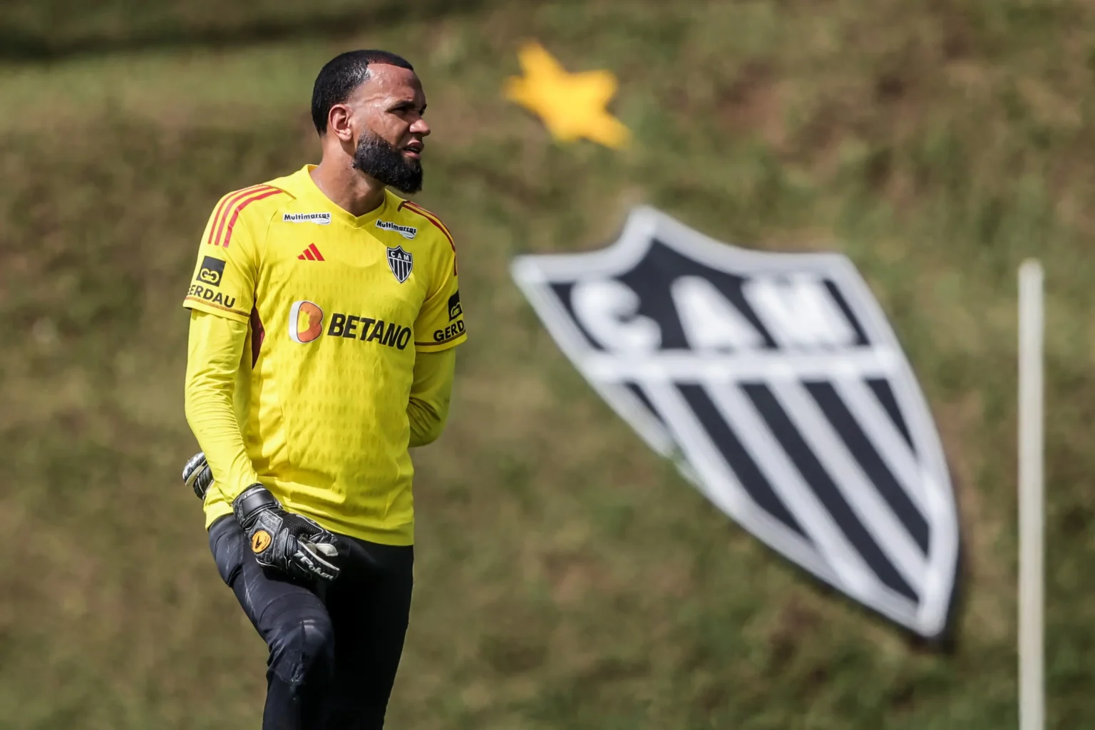 "Everson como Titular Indiscutível no Atlético-MG: Militão Defende Goleiro"