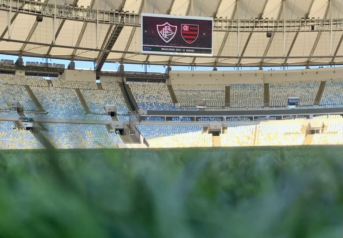 Flamengo e Fluminense proíbem tatuagens visíveis e mencionam "barba feita" em guia para colaboradores do Maracanã