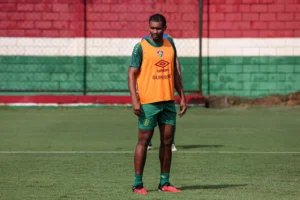 "Fluminense Escalação: Marlon Provavelmente Titular na Defesa Contra o Grêmio"