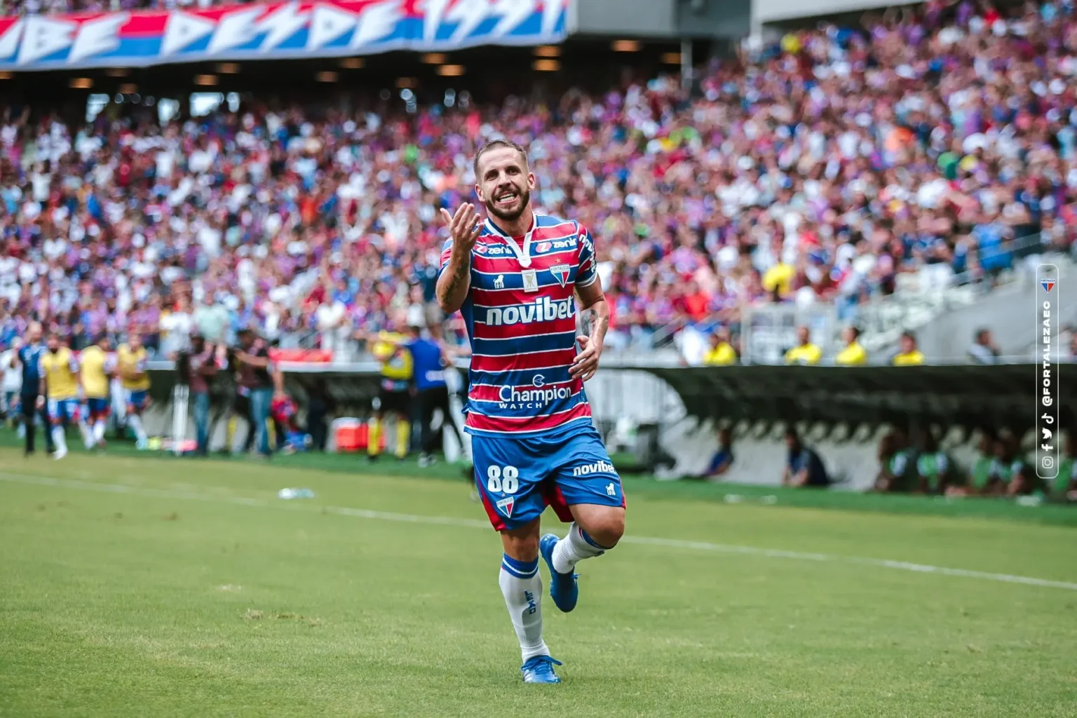 "Fortaleza: Lucas Sasha Celebra Desempenho e Projeta Bom Desempenho no Campeonato Brasileiro"