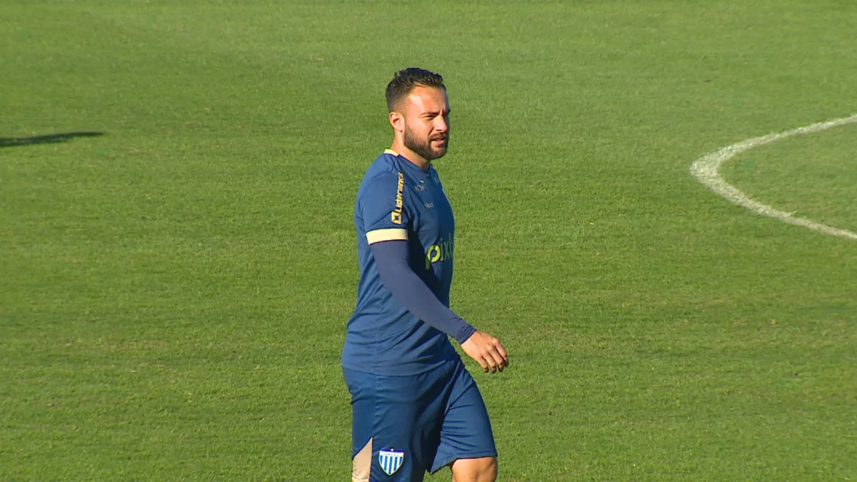 Giovanni retorna aos treinos no Avaí antes da partida contra o Guarani