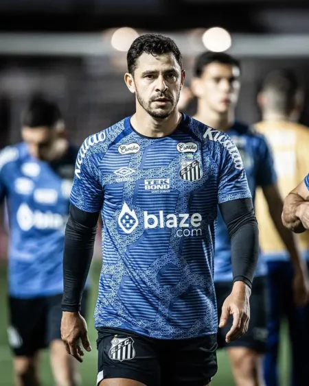 Giuliano acredita que má fase do Santos na Série B é resultado de falta de sorte.