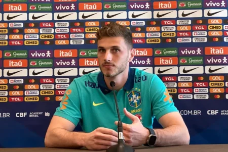 Guilherme Arana fala sobre silêncio em trecho do Hino, autocrítica e disputa na Seleção