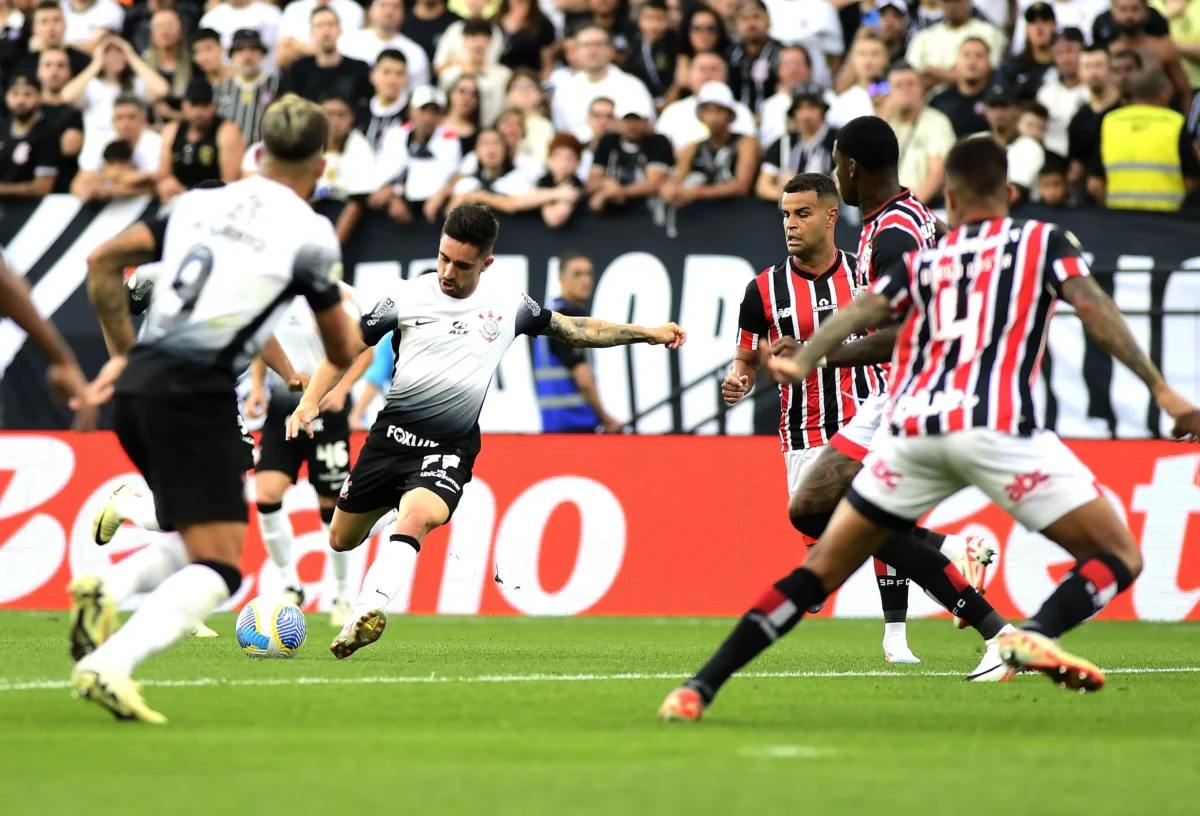 Igor Coronado elogia apoio da torcida do Corinthians e destaca necessidade de evolução na equipe