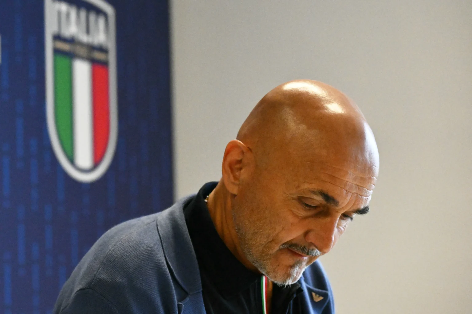 "Itália Mantém Spalletti para a Copa do Mundo: Estratégia de Rejuvenescimento da Seleção"