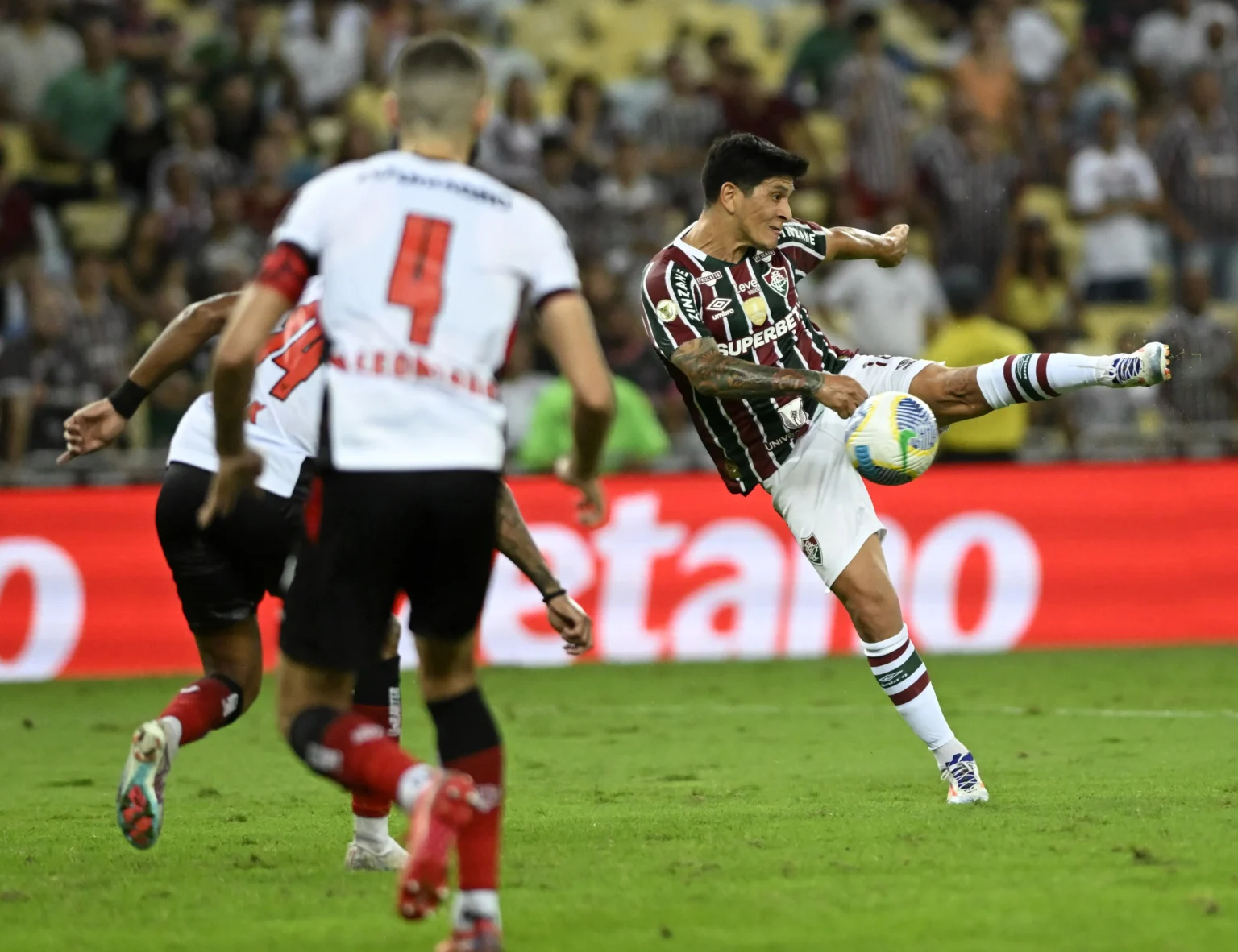 "Janderson, Zé Hugo e Lucas Arcanjo Brilham no Vitória Contra o Fluminense"