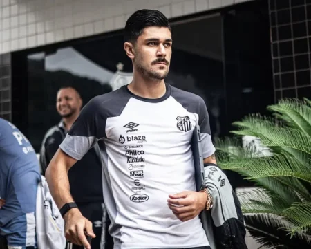 João Basso é reintegrado ao elenco do Santos Futebol Clube