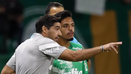 "Jogador-curinga do Palmeiras: Gabriel Menino pode ter maior protagonismo em nova posição"
