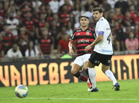 Kannemann recebe terceiro cartão amarelo e desfalca o Grêmio diante do Botafogo