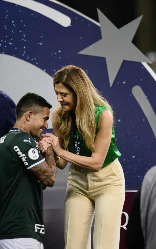 Leila espera que Dudu cumpra acordo com Palmeiras e Cruzeiro