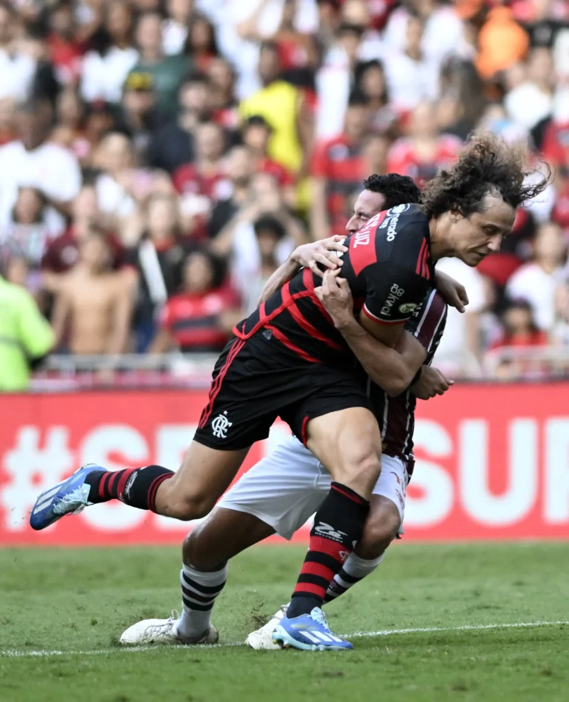 "Lesão no Joelho de David Luiz Preocupa o Flamengo"
