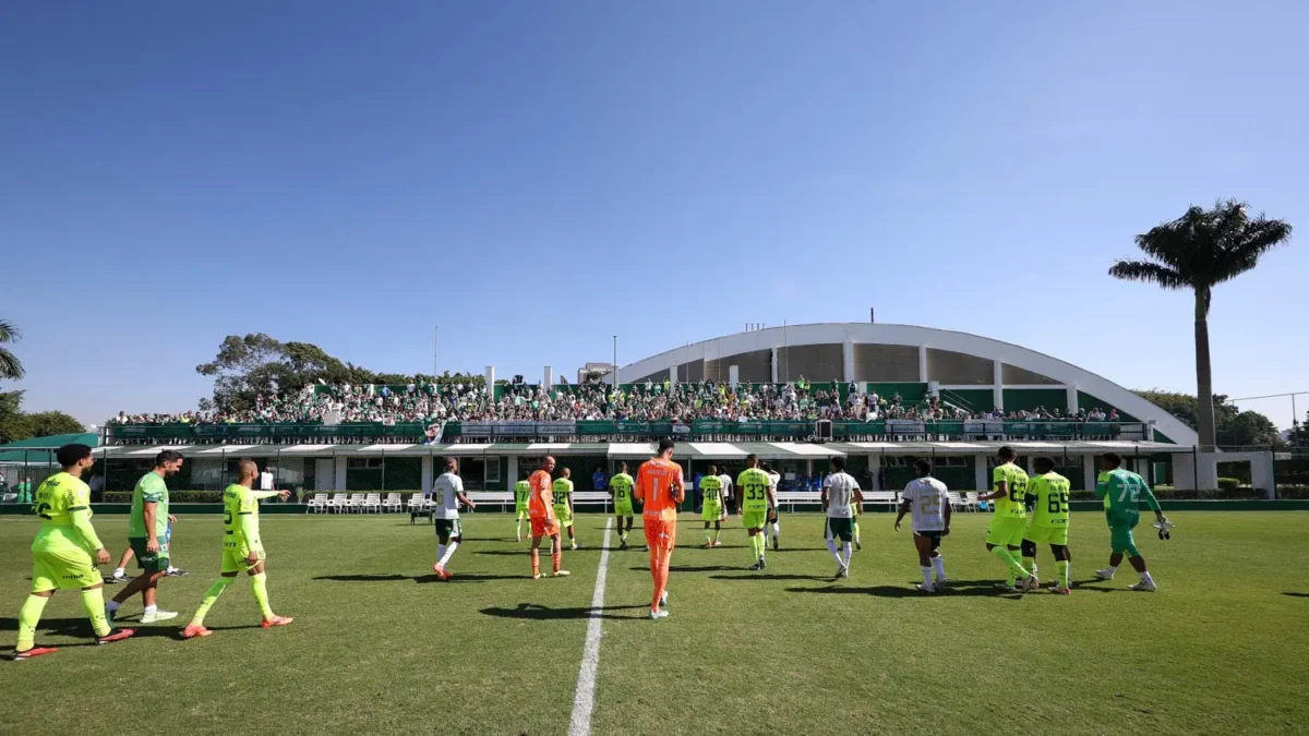 Luan fica fora do jogo-treino e aumenta chances de despedida do Palmeiras