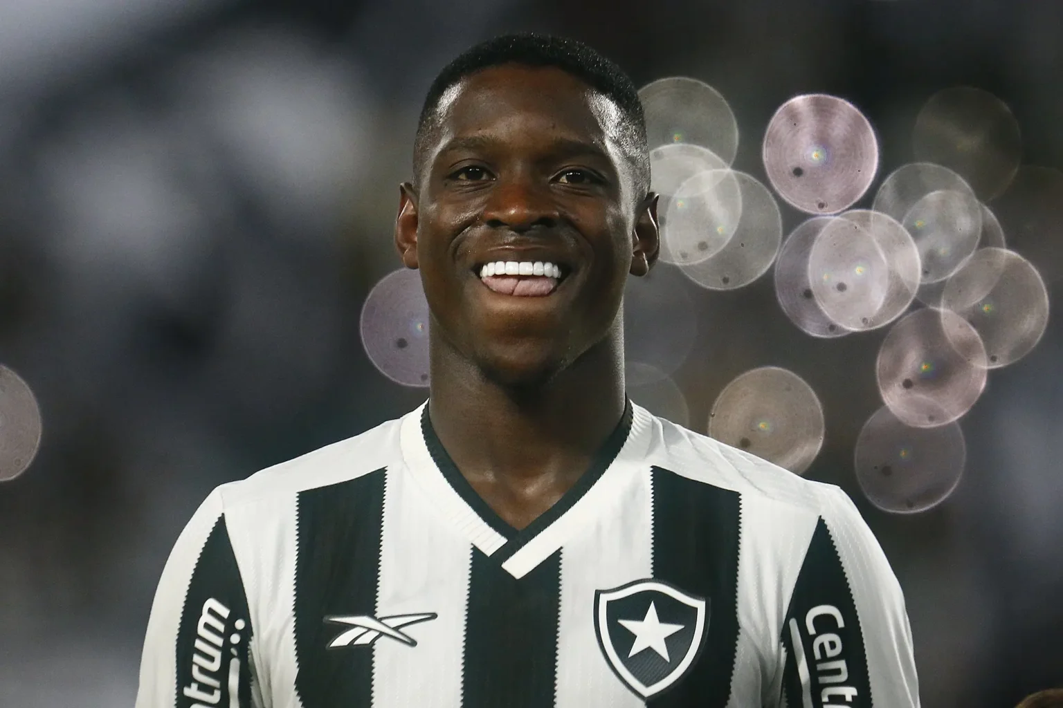 Luiz Henrique, do Botafogo, Observa Jogadores Europeus com Maior Motivação em Comparação aos Brasileiros