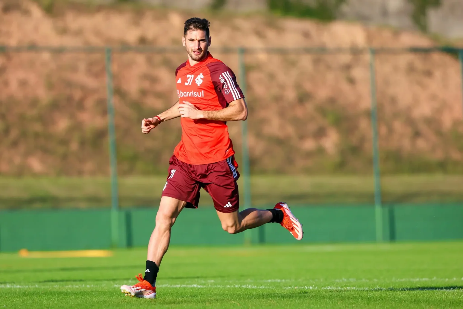 Mauricio segue ausente e Alario é desfalque do Inter contra o São Paulo