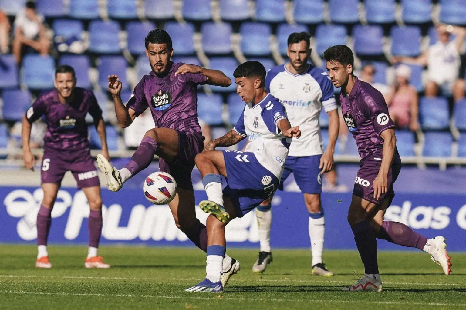 "Oliveira, ex-Cruzeiro e alvo do Vasco, analisa sua experiência em time de Ronaldo e aspira jogar na Série A"