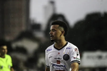 Operário-PR anuncia saída do atacante Luidy, ex-Corinthians: Entenda os motivos.