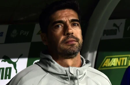 "Palmeiras Precisa Melhorar Eficiência Ofensiva, Afirma Abel Ferreira; Elogia Talento de Estêvão"