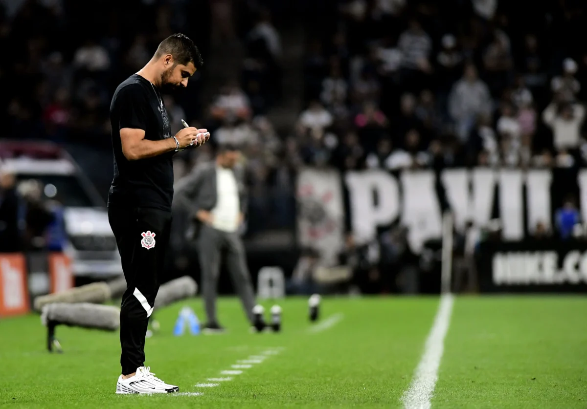 Por que António Oliveira priorizará a folga do Corinthians durante a Data Fifa